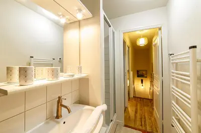 Salle de bains dans l'établissement Charmante maison pêcheur - 50m mer