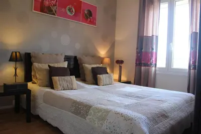 Un ou plusieurs lits dans un hébergement de l'établissement Appartement charmant au cœur de Caen - 70 m² - Parking inclus