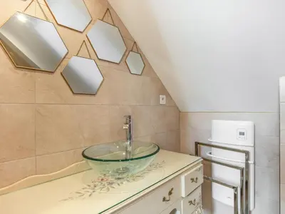 Cuisine ou kitchenette dans l'établissement Holiday Home Cottage du Hamel es Clos by Interhome