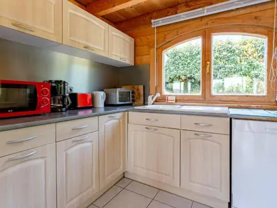 Cuisine ou kitchenette dans l'établissement Chalet Le Chamalo by Interhome