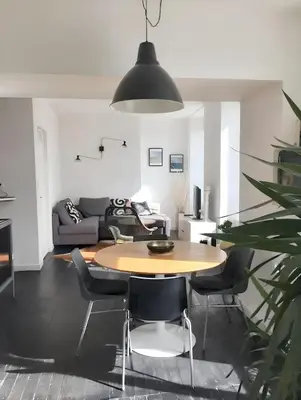 Coin salon dans l'établissement Appartement moderne à Granville - 55 m² - Vue sur mer