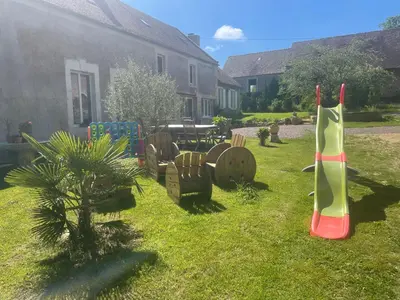 Jardin de l'établissement Grange à grains à l'Ombre d'une Tour