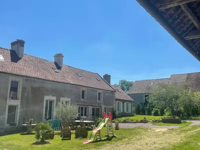 Jardin de l'établissement Grange à grains à l'Ombre d'une Tour