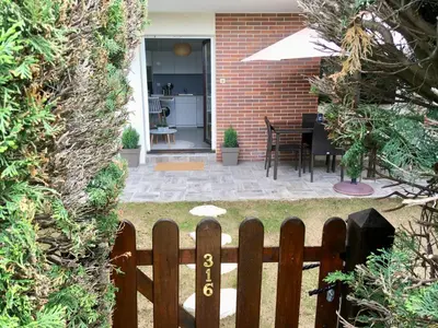Jardin de l'établissement Rez de jardin en Accès direct mer(100m) près de la Thalasso