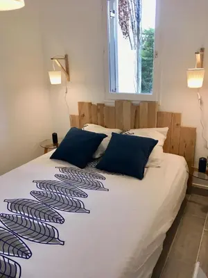 Un ou plusieurs lits dans un hébergement de l'établissement Rez de jardin en Accès direct mer(100m) près de la Thalasso
