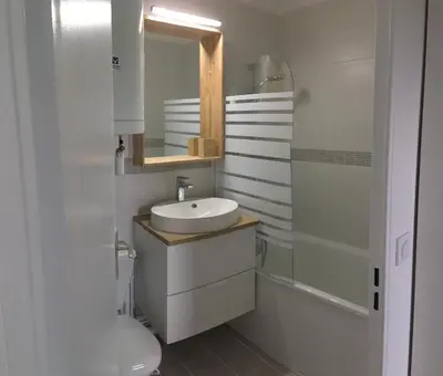 Salle de bains dans l'établissement Rez de jardin en Accès direct mer(100m) près de la Thalasso