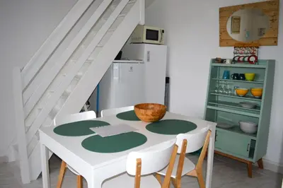 Cuisine ou kitchenette dans l'établissement Triplex avec jardinet - wifi - à 400m de la plage