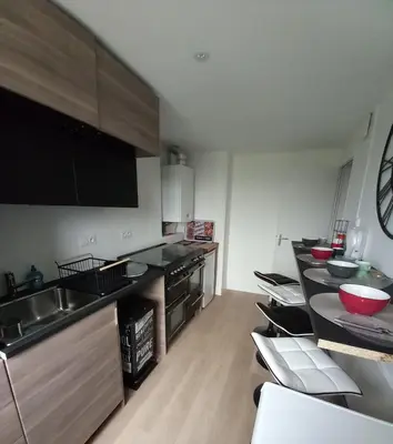 Cuisine ou kitchenette dans l'établissement Hyper centre, appart F2 refait à neuf (TV+++)