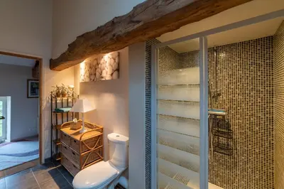 Salle de bains dans l'établissement La Fontaine Cottage - Proximité historique - Bayeux