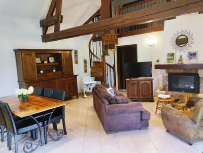 Coin salon dans l'établissement Maison traditionnelle Normande avec piscine