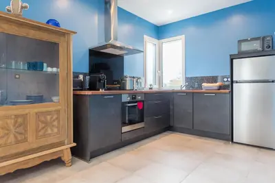 Cuisine ou kitchenette dans l'établissement La proue - appt avec terrasse à moins de 100m de la plage