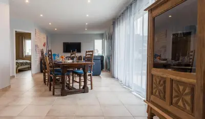 Télévision ou salle de divertissement dans l'établissement La proue - appt avec terrasse à moins de 100m de la plage