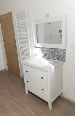 Salle de bains dans l'établissement Au Lutin Pommé - Maison de vacances Bretagne