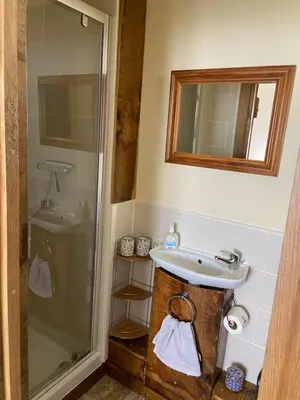Salle de bains dans l'établissement The Bell`s End Cottage