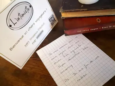 Certificat, récompense, panneau ou autre document affiché dans l'établissement L'INTIMISTE à Saint Lô - Atypique - Studio Duplex Privé tout équipé - Gare - Centre - Parking gratuit - Entrée autonome - Chambre en mezzanine - Wifi - Netflix - Lave-linge