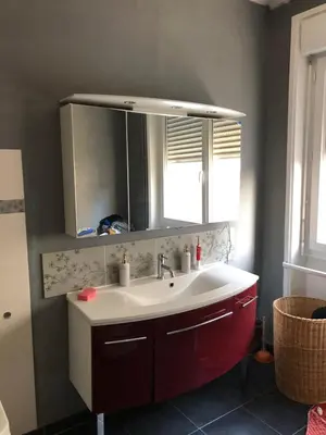 Salle de bains dans l'établissement Agréable maison de ville ,calme avec tous les commerces à 150M