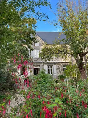 Jardin de l'établissement Hübsches Landhaus der Familie mit eigenem Garten