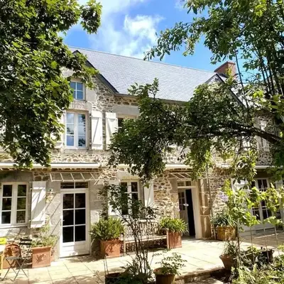 Hübsches Landhaus der Familie mit eigenem Garten