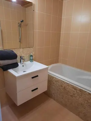 Salle de bains dans l'établissement Cottage Le Héron, à 5 minutes du Mont St-Michel
