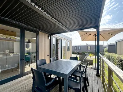 Balcon ou terrasse dans l'établissement Mobil-home Grand Confort 4 pers, 2 chambres, 1 sdb, clim, terrasse & parking, à 200m de la plage - FR-1-361A-2
