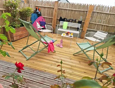 Jardin de l'établissement Les heures tranquilles - Vue mer - 50m de la plage