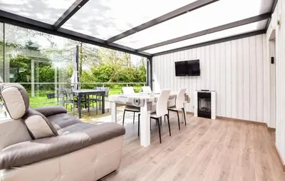 Télévision ou salle de divertissement dans l'établissement Amazing Home In Hermanville-Sur-Mer