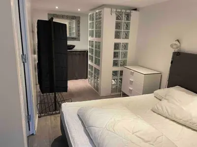 Un ou plusieurs lits dans un hébergement de l'établissement Ambre, bel appartement proche plage du débarquement