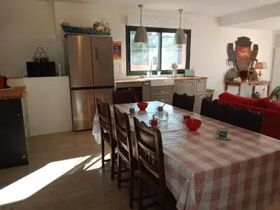 Cuisine ou kitchenette dans l'établissement GITE LE SERPOLET BORD DE MER