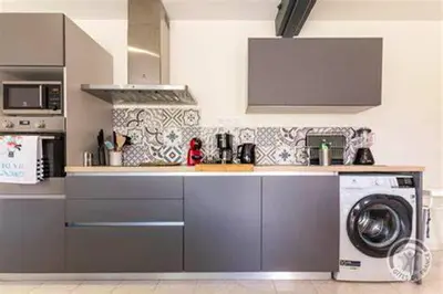 Cuisine ou kitchenette dans l'établissement Maison charmante à Pontorson avec piscine partagée