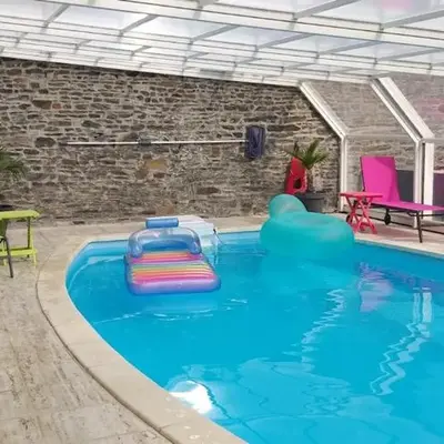 Maison charmante à Pontorson avec piscine partagée