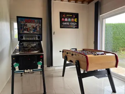 Plan de l'établissement Le So Art, grande maison 4 chambres, terrain de pétanque, grand jardin clos, flipper, babyfoot, jeux Arcade, ping pong,1 km mer, proche golf, Port en Bessin, Bayeux et plages du débarquement, adaptée enfants