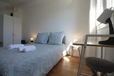 Un ou plusieurs lits dans un hébergement de l'établissement Grand Parking gratuit, De 1 à 4 personnes, Tout équipé, Netflix, Amazon Prime Gratuits et Illimités, Matelas Emma, Lave Linge, Vue sur la Vallée, RDC