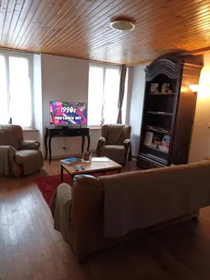 Télévision ou salle de divertissement dans l'établissement La Lendeline