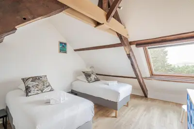 Un ou plusieurs lits dans un hébergement de l'établissement LA LONGERE DU TERTRE - Charmante longère de 400m2 proche plage