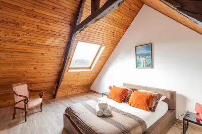 Coin salon dans l'établissement LA LONGERE DU TERTRE - Charmante longère de 400m2 proche plage