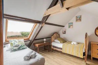 Un ou plusieurs lits dans un hébergement de l'établissement LA LONGERE DU TERTRE - Charmante longère de 400m2 proche plage