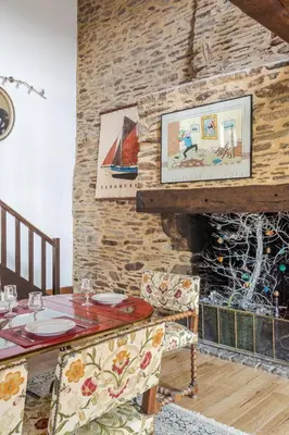 Coin salon dans l'établissement LA LONGERE DU TERTRE - Charmante longère de 400m2 proche plage