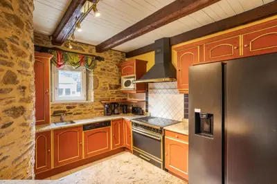 Cuisine ou kitchenette dans l'établissement LA LONGERE DU TERTRE - Charmante longère de 400m2 proche plage