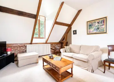 Coin salon dans l'établissement Nunki, Maison de campagne avec grand jardin