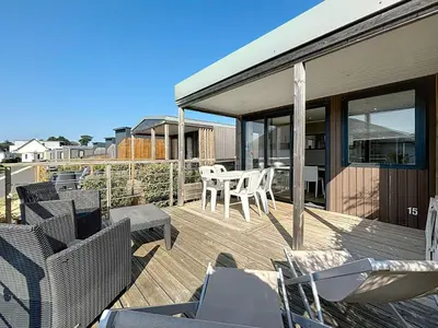 Balcon ou terrasse dans l'établissement Mobil-home Grand Confort à 200m plage, camping avec piscine, terrasse, WiFi inclus - 4 pers. - FR-1-361A-37