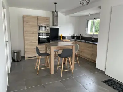 Cuisine ou kitchenette dans l'établissement Maison de vacances