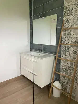 Salle de bains dans l'établissement Maison de vacances
