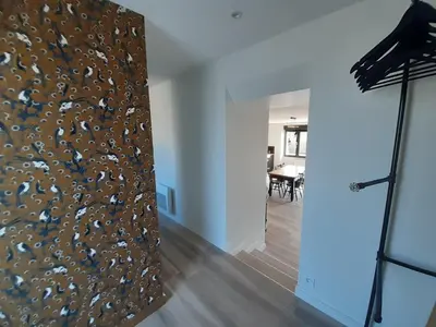Télévision ou salle de divertissement dans l'établissement Maison chaleureuse, spacieuse et familiale
