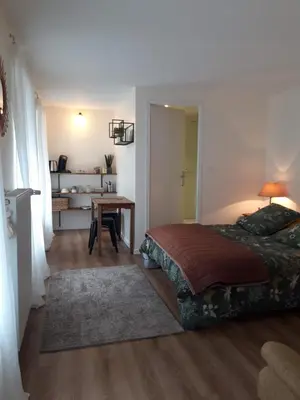 Un ou plusieurs lits dans un hébergement de l'établissement Agréables chambres indépendantes - Coutances centre