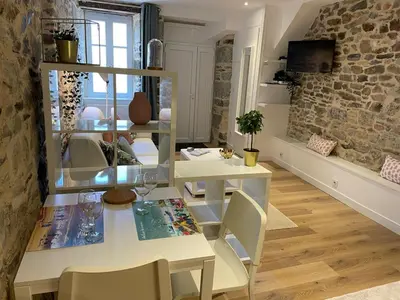 Coin salon dans l'établissement STUDIO HYPERCENTRE à 1 MN PLAGE ET DES PORTS