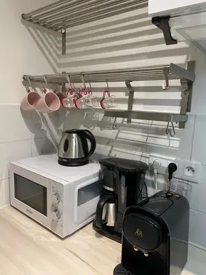 Cuisine ou kitchenette dans l'établissement STUDIO HYPERCENTRE à 1 MN PLAGE ET DES PORTS