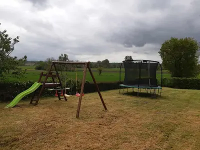 Aire de jeux pour enfants de l'établissement MAISON AU CALME A 10 MINUTE DU MONT SAINT MICHEL