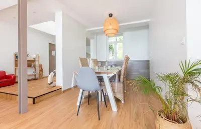 Coin salon dans l'établissement Les Pieds Dans L'Eau - Bel appartement - Vue mer