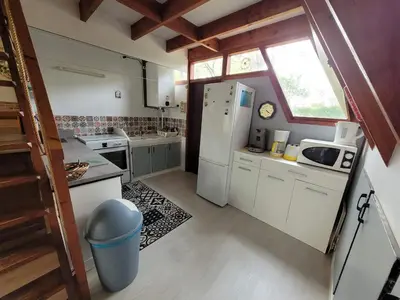 Cuisine ou kitchenette dans l'établissement Chalet de vacances au bord de mer VER SUR MER