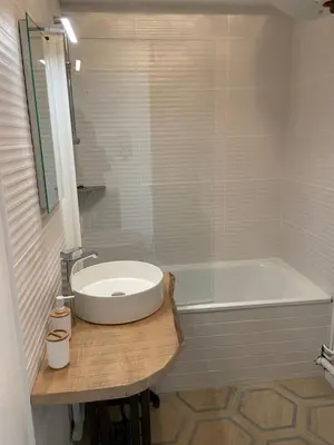 Salle de bains dans l'établissement Escapade Courseullaise